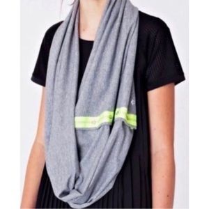 Ivivva by Lululemon “Chill Snap” grey/lime green multi-way scarf